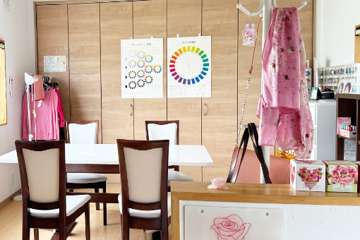 光が差し込む明るいプライベートサロン